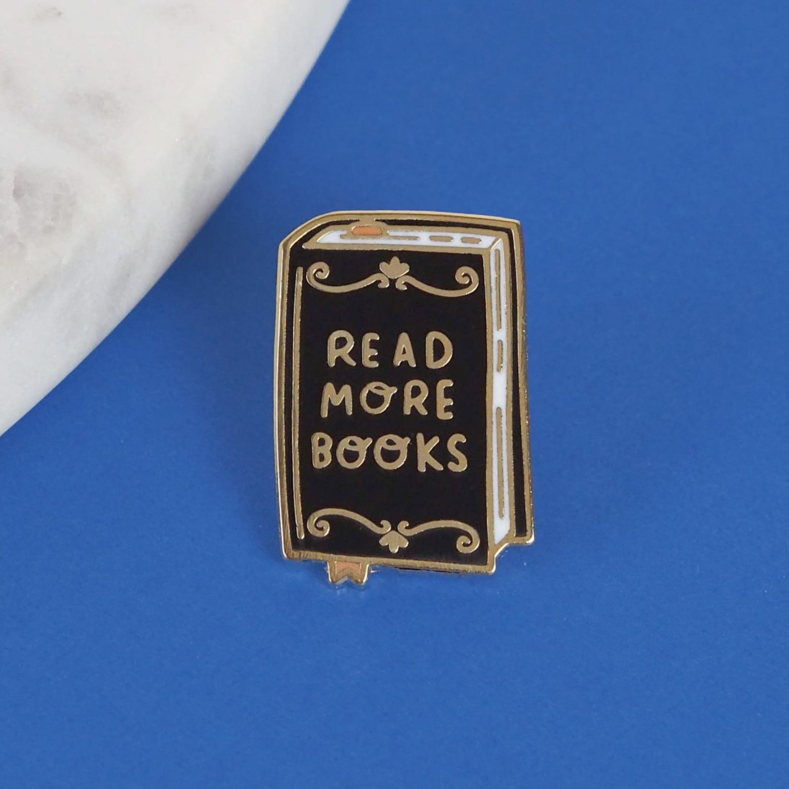 Read More Books Enamel Pin Nutmeg and Arlo